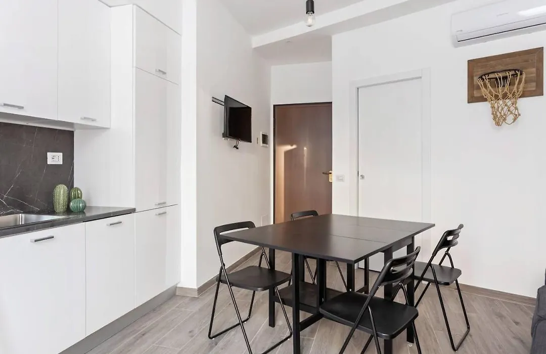 Modern&new flat in Duomo area-1