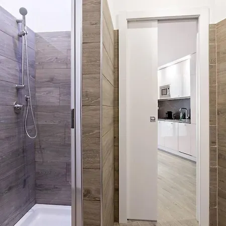Modern&new flat in Duomo area-2